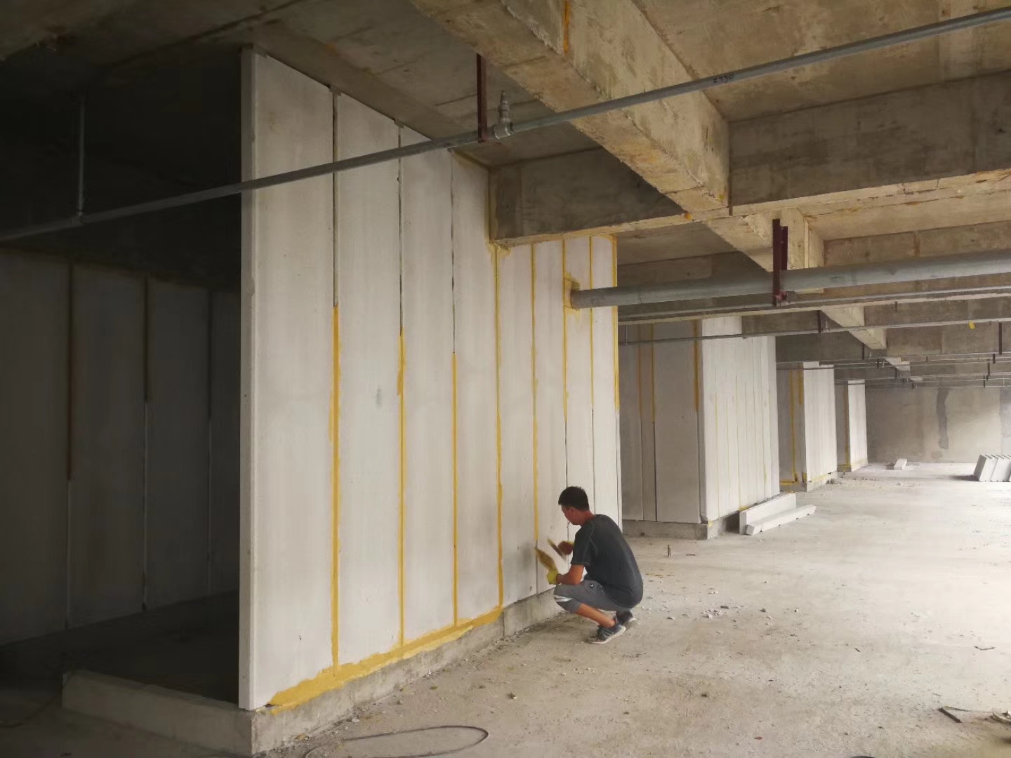 钢城无机发泡轻骨料混凝土隔墙板施工技术性能研究